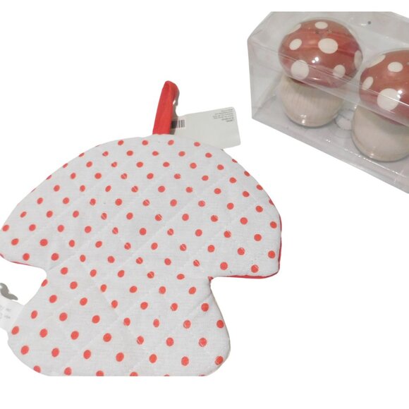 Mushroom Cotton Pot Holder(8"x9") RED & WHITE with salt & Pepper Shaker set - Picture 2 of 8